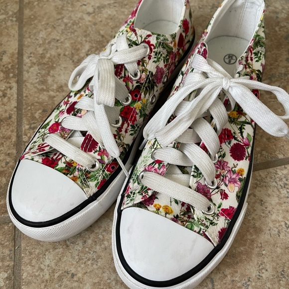 Floral Canvas Sneakers - Picture 4 of 4